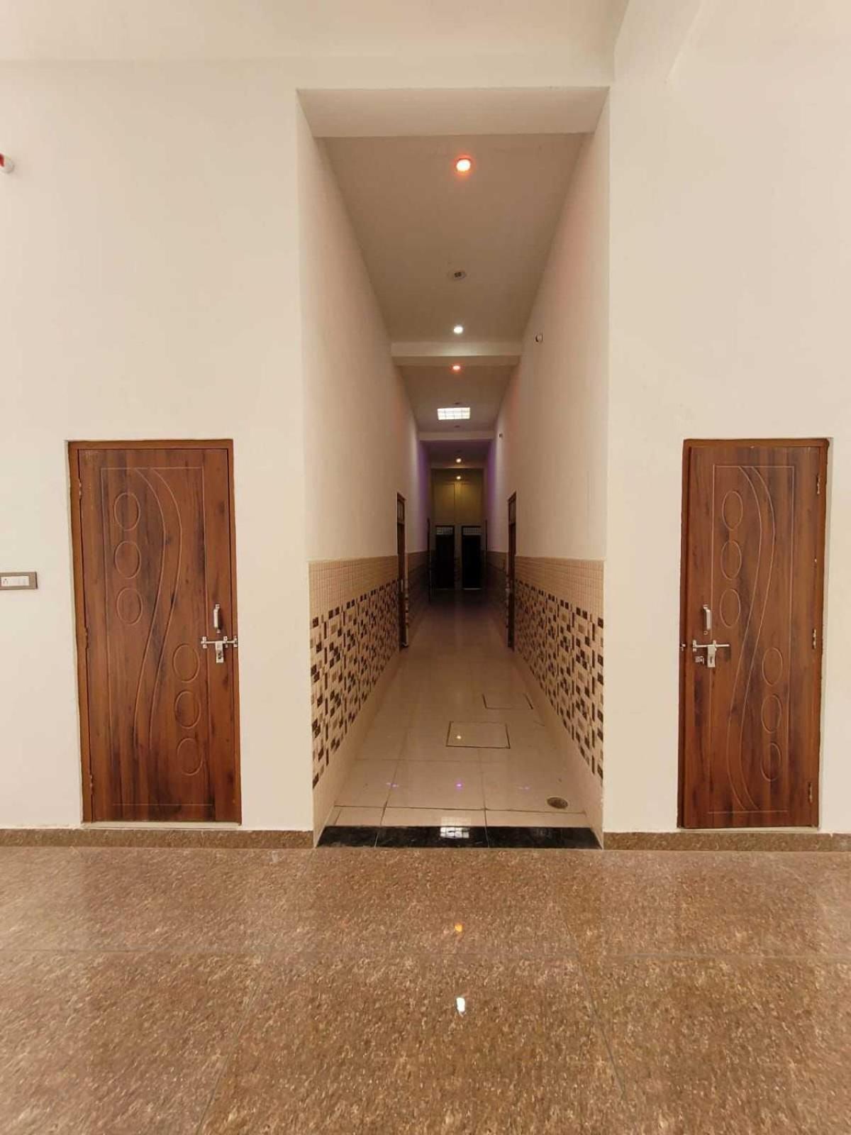 Oyo Hotel Hastinapur Palace Meerut Exterior photo